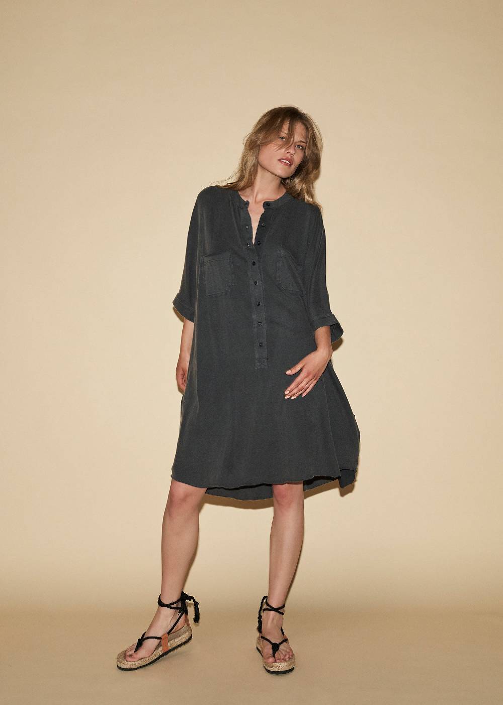 Liv Bergen Kleid oversized in peat Zeitlich begrenztes Angebot