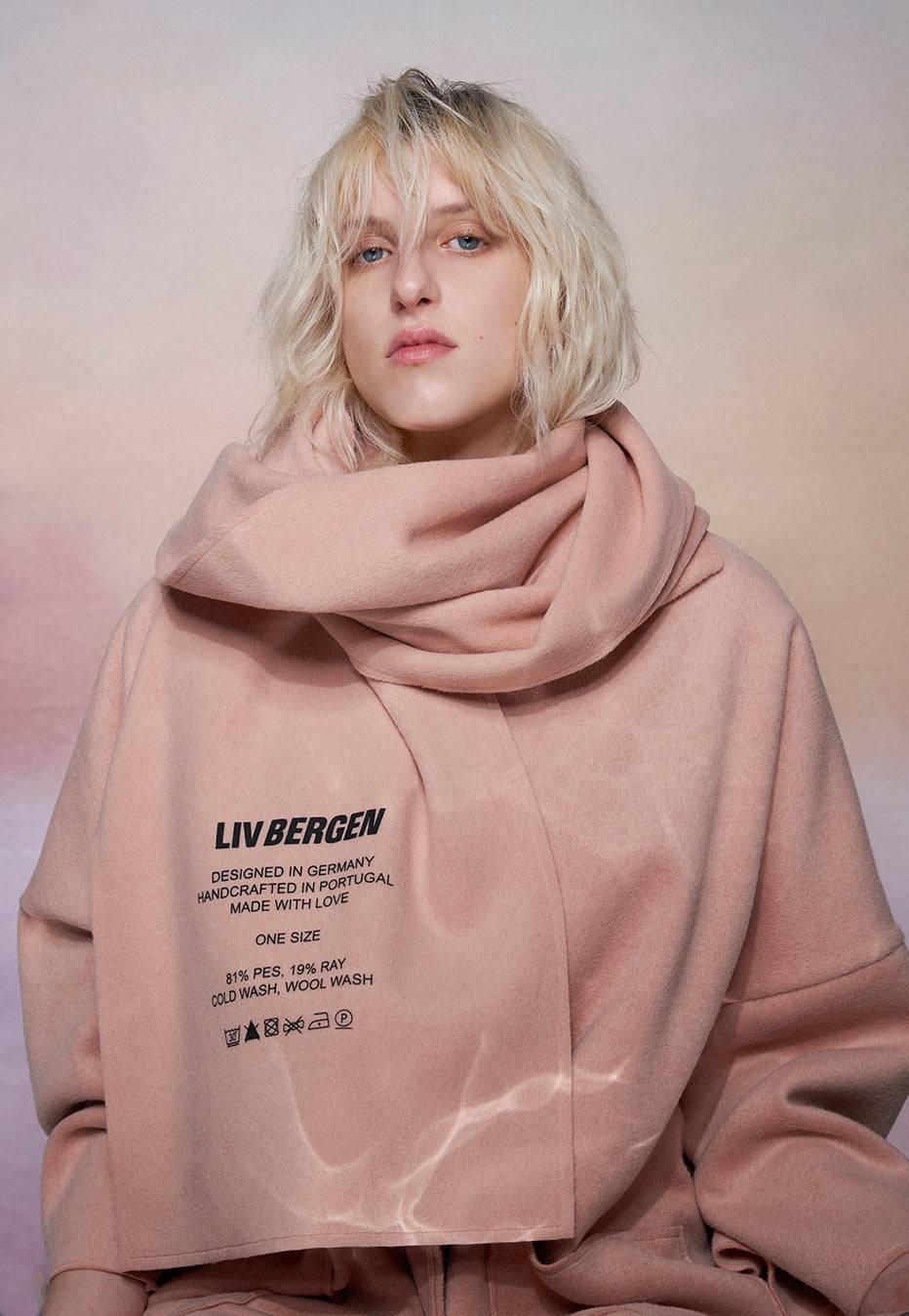 Liv Bergen Oversized Mantel in powder Sonderangebot der Fabrik