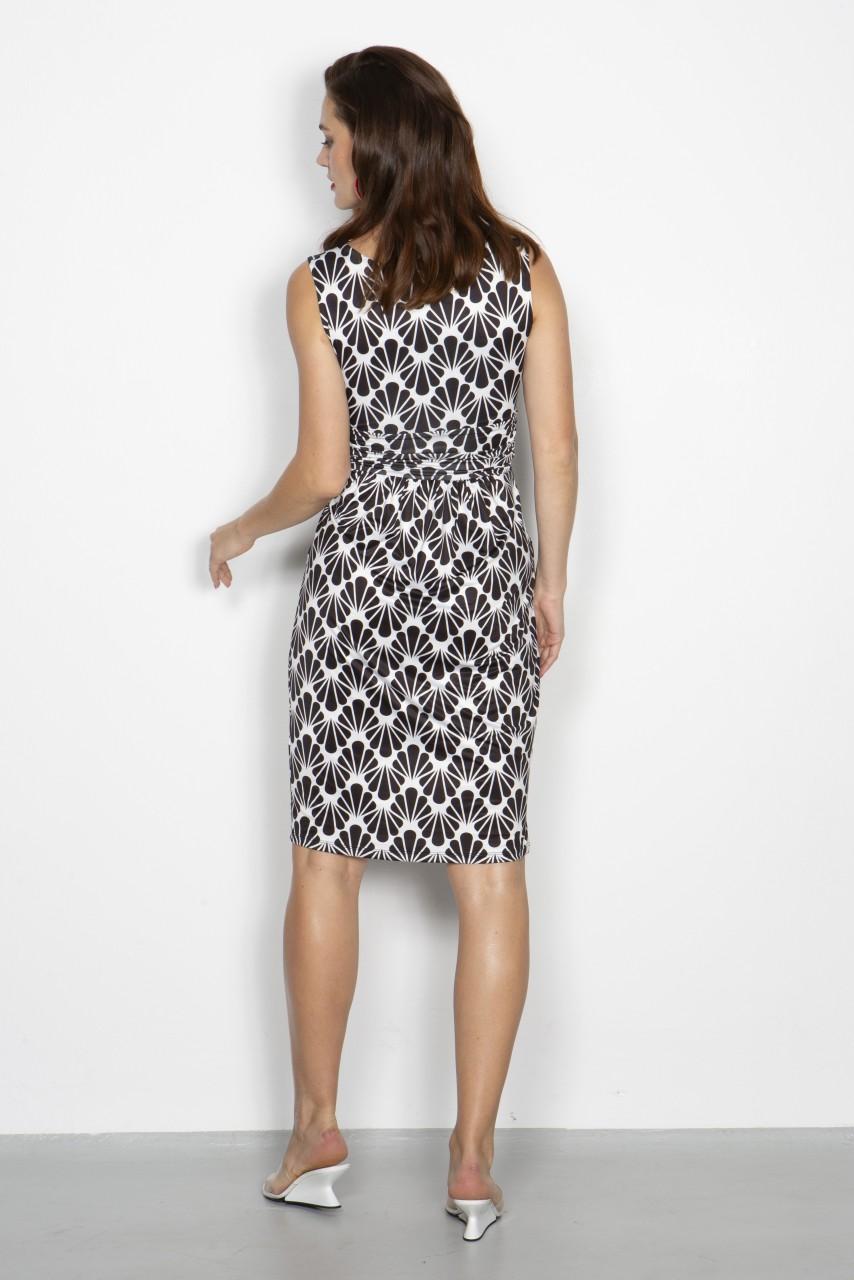 Marivie Focused and unimpressed seashell black Dress Fabrikladen