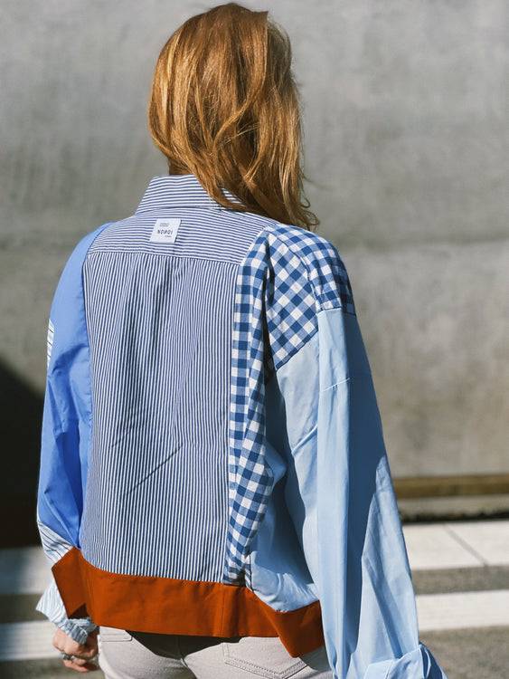 Nonoi Studio Blouson // Blau + Orange // Onesize Speichern exportieren