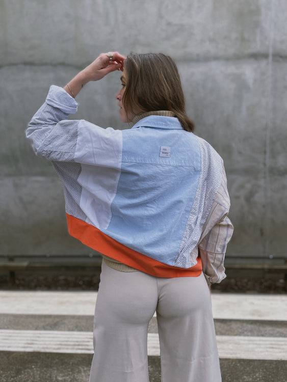 Nonoi Studio Blouson // Hellblau + Orange // Onesize Im Verkauf