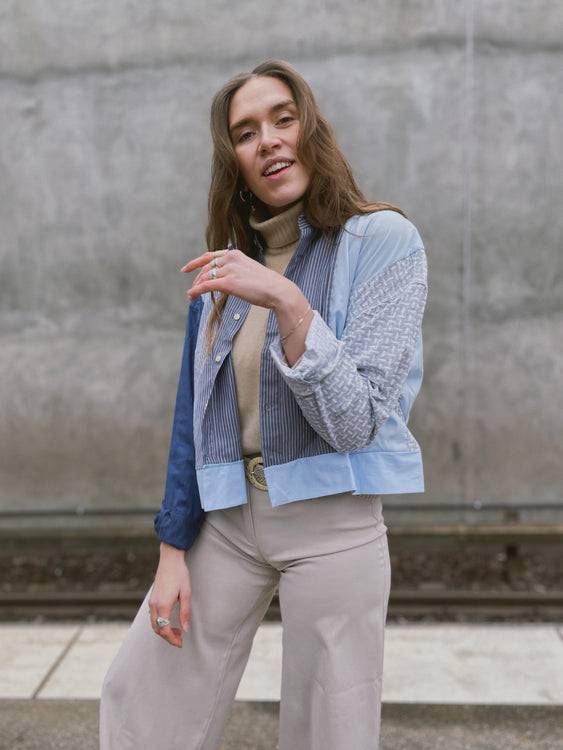Nonoi Studio Blouson // Hellblau + Grau // Onesize zollfrei