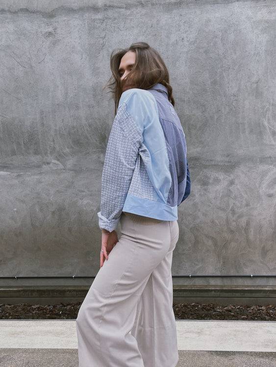 Nonoi Studio Blouson // Hellblau + Grau // Onesize zollfrei
