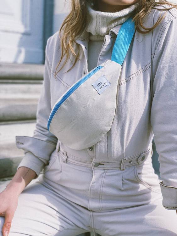 Nonoi Studio Bauchtasche BENT // Creme + Blau Großer Ausverkauf
