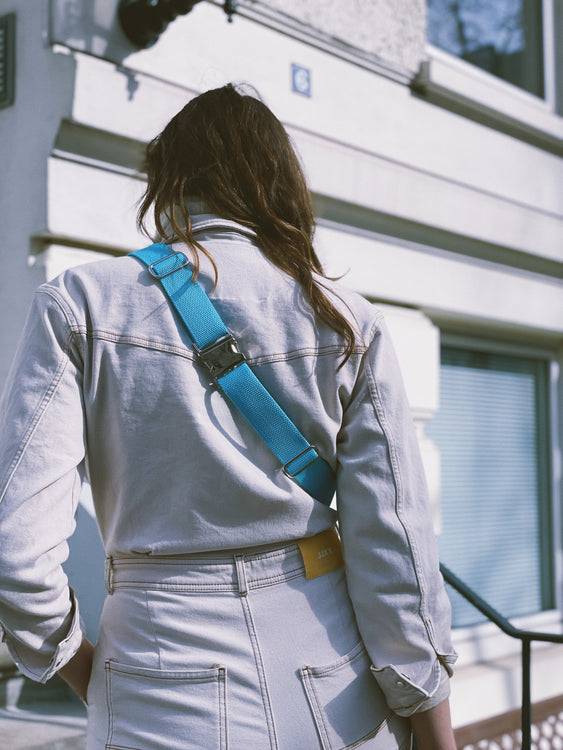 Nonoi Studio Bauchtasche BENT // Creme + Blau Großer Ausverkauf
