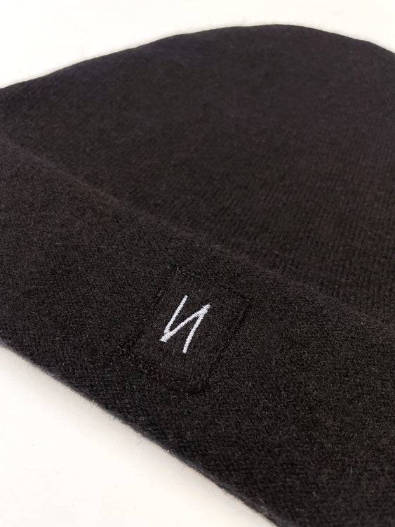 Nonoi Studio SCHWARZE MÜTZE "GENF" AUS KASCHMIR // UNISEX Neuheiten