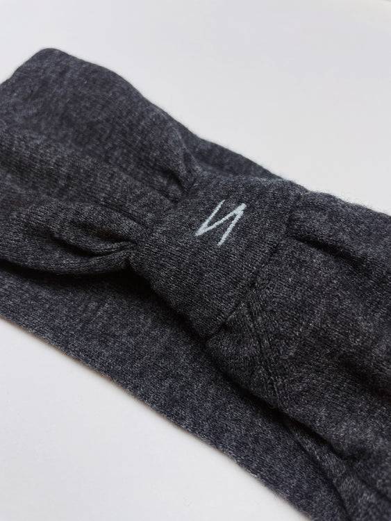 Nonoi Studio STIRNBAND "GLIO" DUNKELGRAU // WOLLE Super Sparpreis