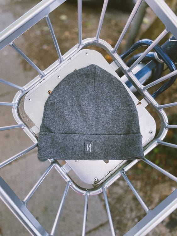 Nonoi Studio MÜTZE GRAU "ATULA" AUS WOLLE // UNISEX Zeitbegrenzte Promotion
