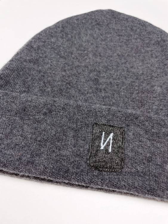 Nonoi Studio MÜTZE GRAU "ATULA" AUS WOLLE // UNISEX Zeitbegrenzte Promotion