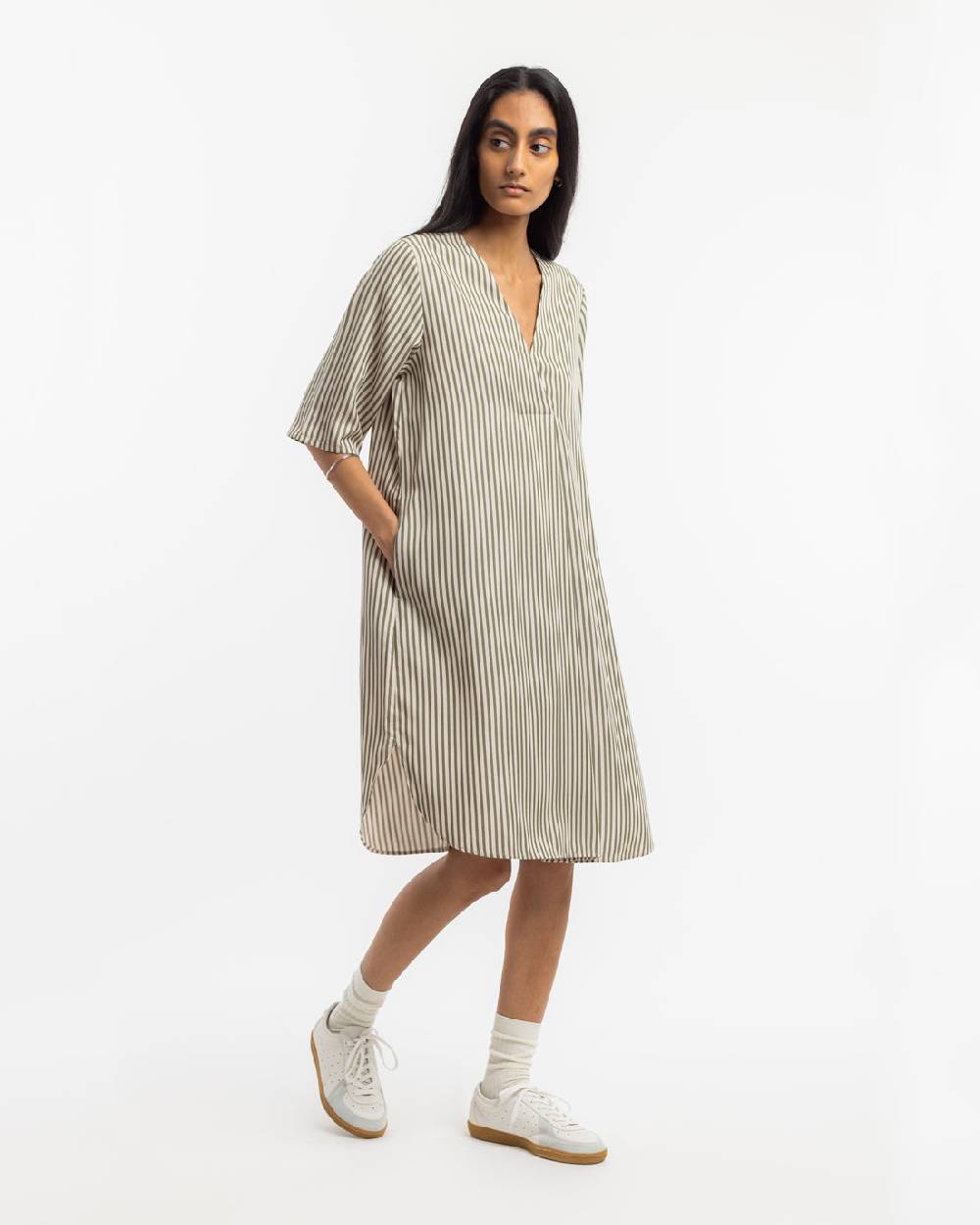 Rotholz Kaftan Kleid aus Lyocell - Oliv Gestreift Bestseller