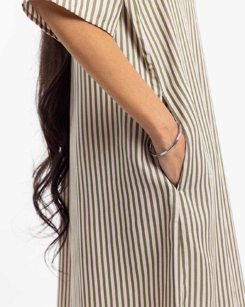 Rotholz Kaftan Kleid aus Lyocell - Oliv Gestreift Bestseller