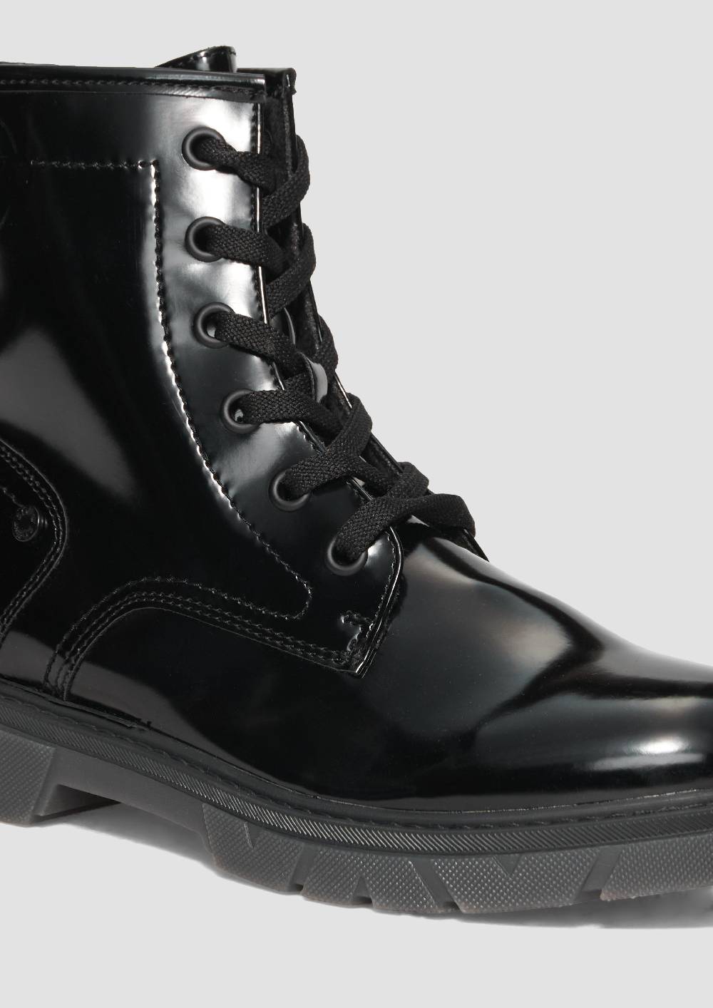S.Oliver Stiefel mit Schnürung und Reißverschluss Lagerräumung