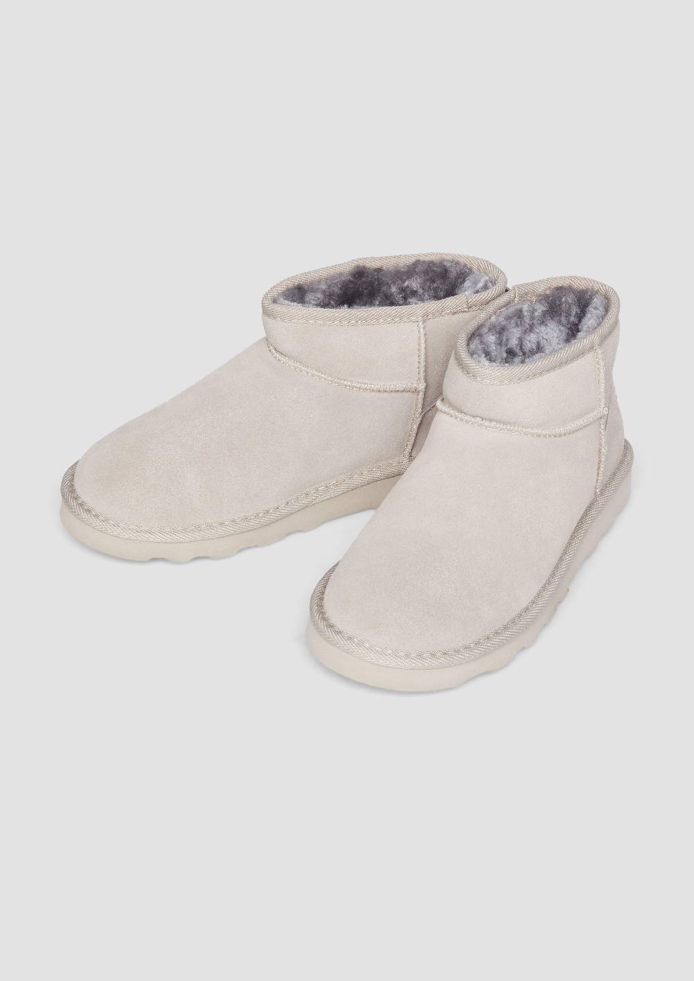 S.Oliver Flache Stiefel aus Leder Räumungsverkauf