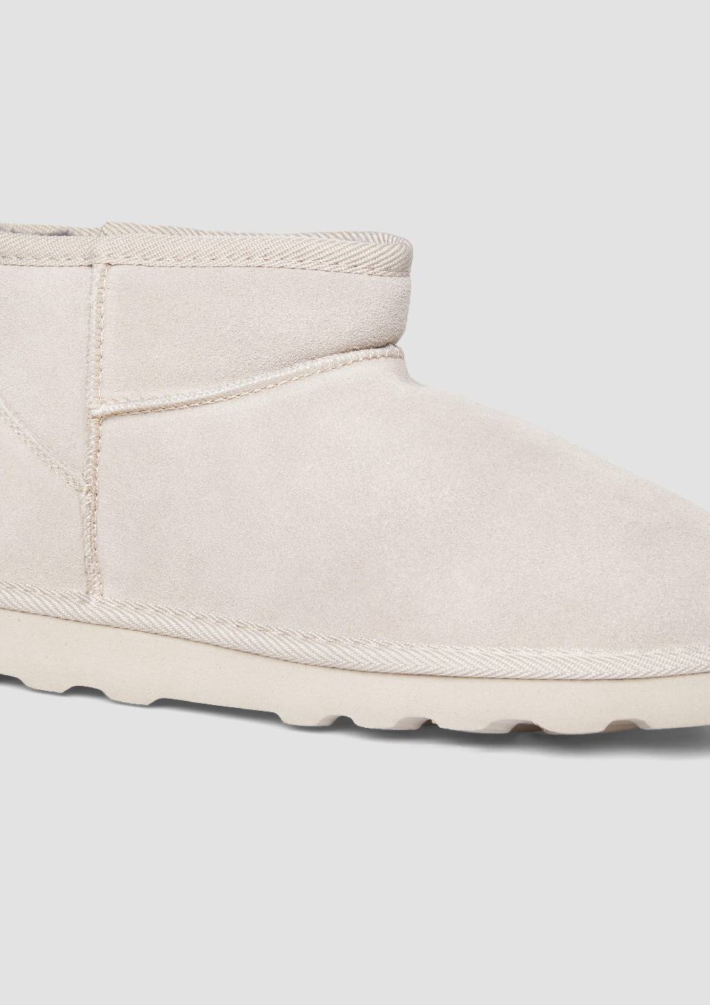 S.Oliver Flache Stiefel aus Leder Räumungsverkauf
