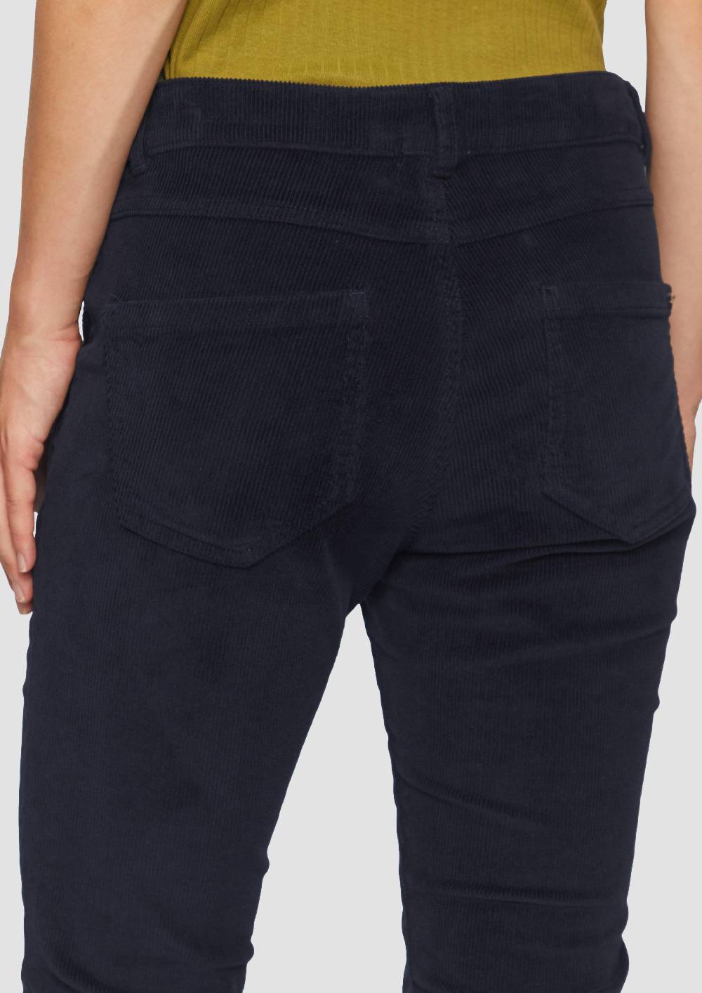 S.Oliver Schmal geschnittene Cordhose Begrenzt auf 3 Tage