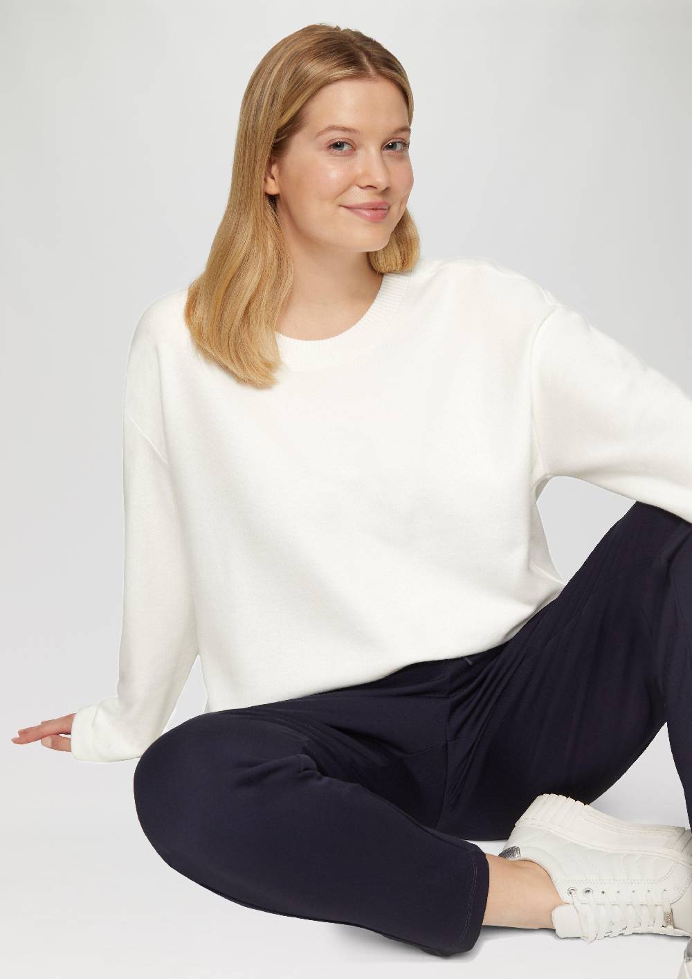 S.Oliver Weiches Sweatshirt mit überschnittenen Schultern Rabatt