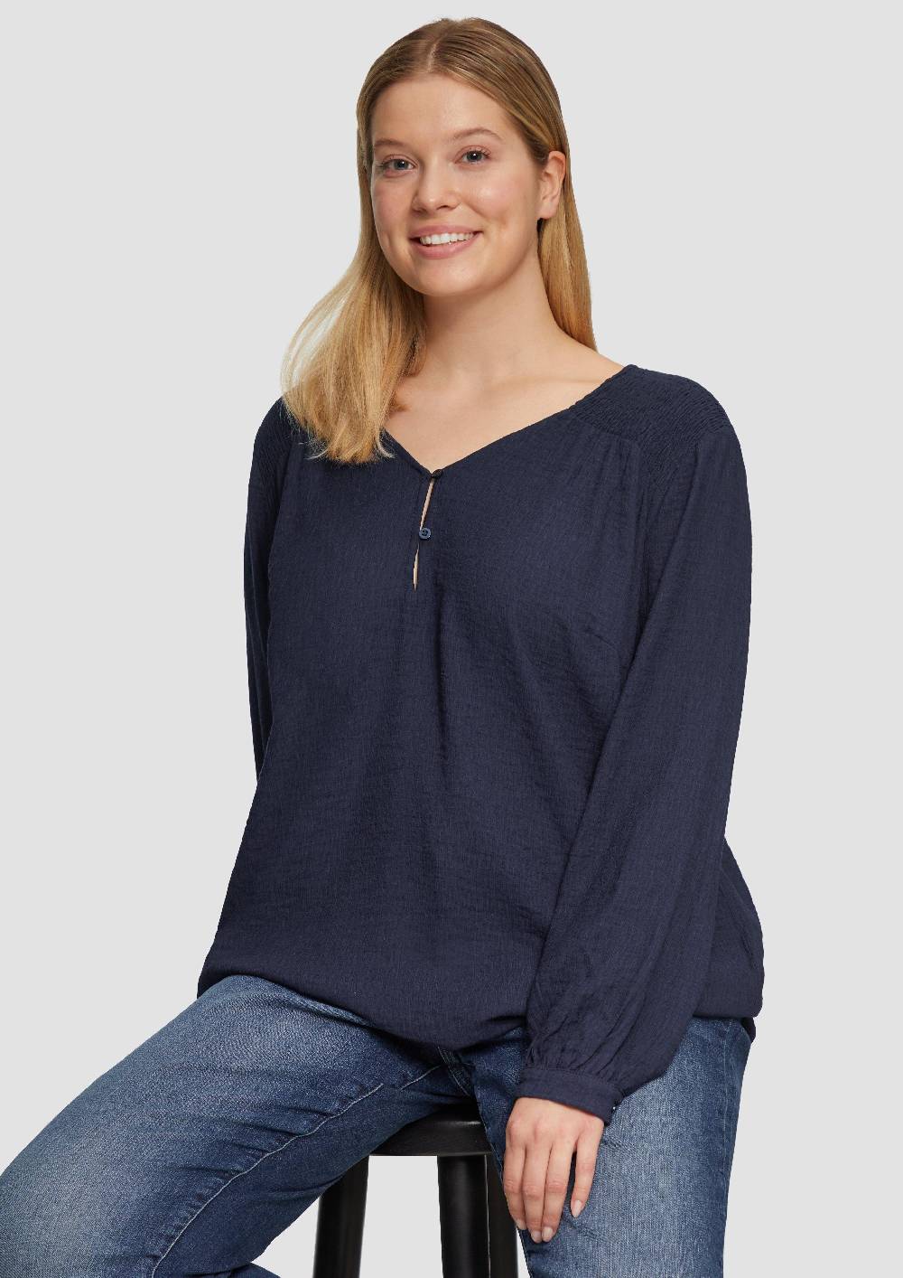 S.Oliver Strukturierte Bluse aus Viskosemix mit Smok Detail Begrenztes Angebot