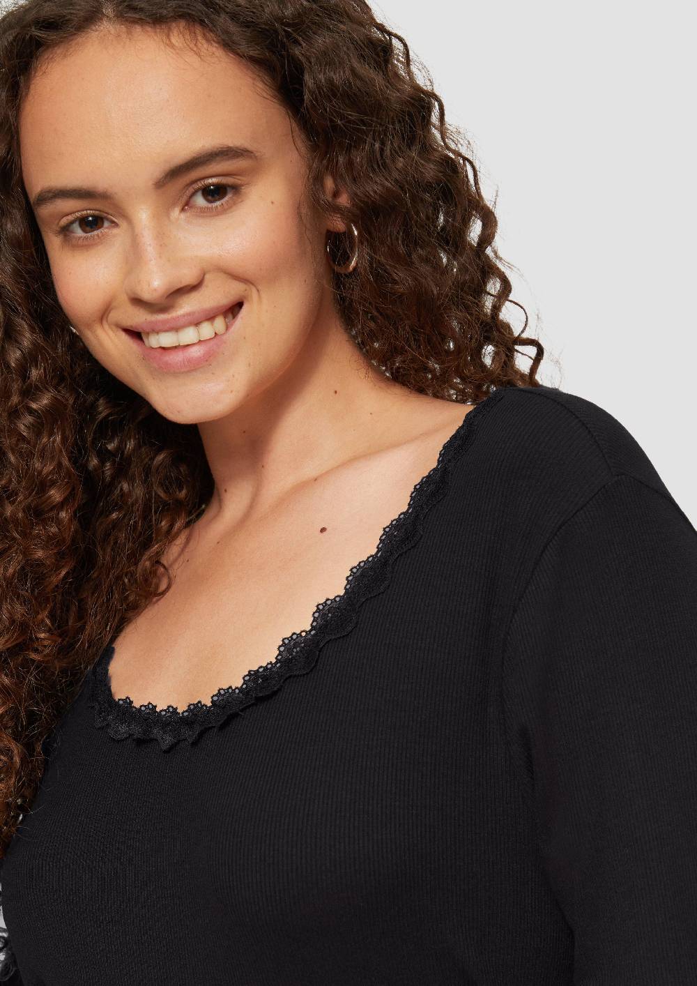 S.Oliver Rippshirt aus Viskosemix mit Spitzendetail Exklusivangebot