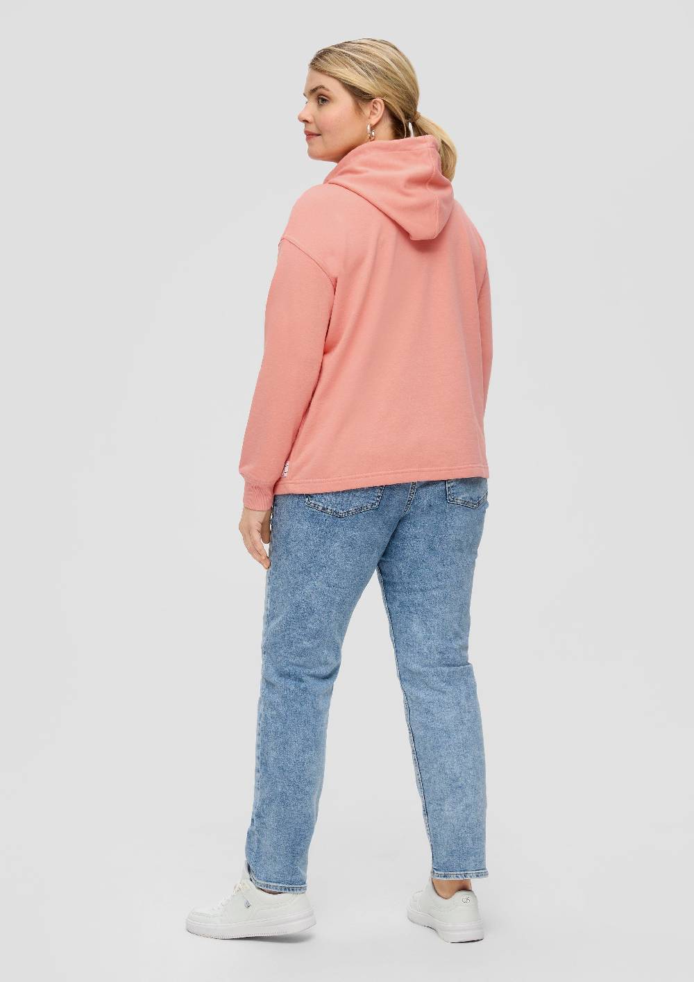 S.Oliver Kapuzensweatshirt mit überschnittener Schulter Nur noch ein Tag übrig