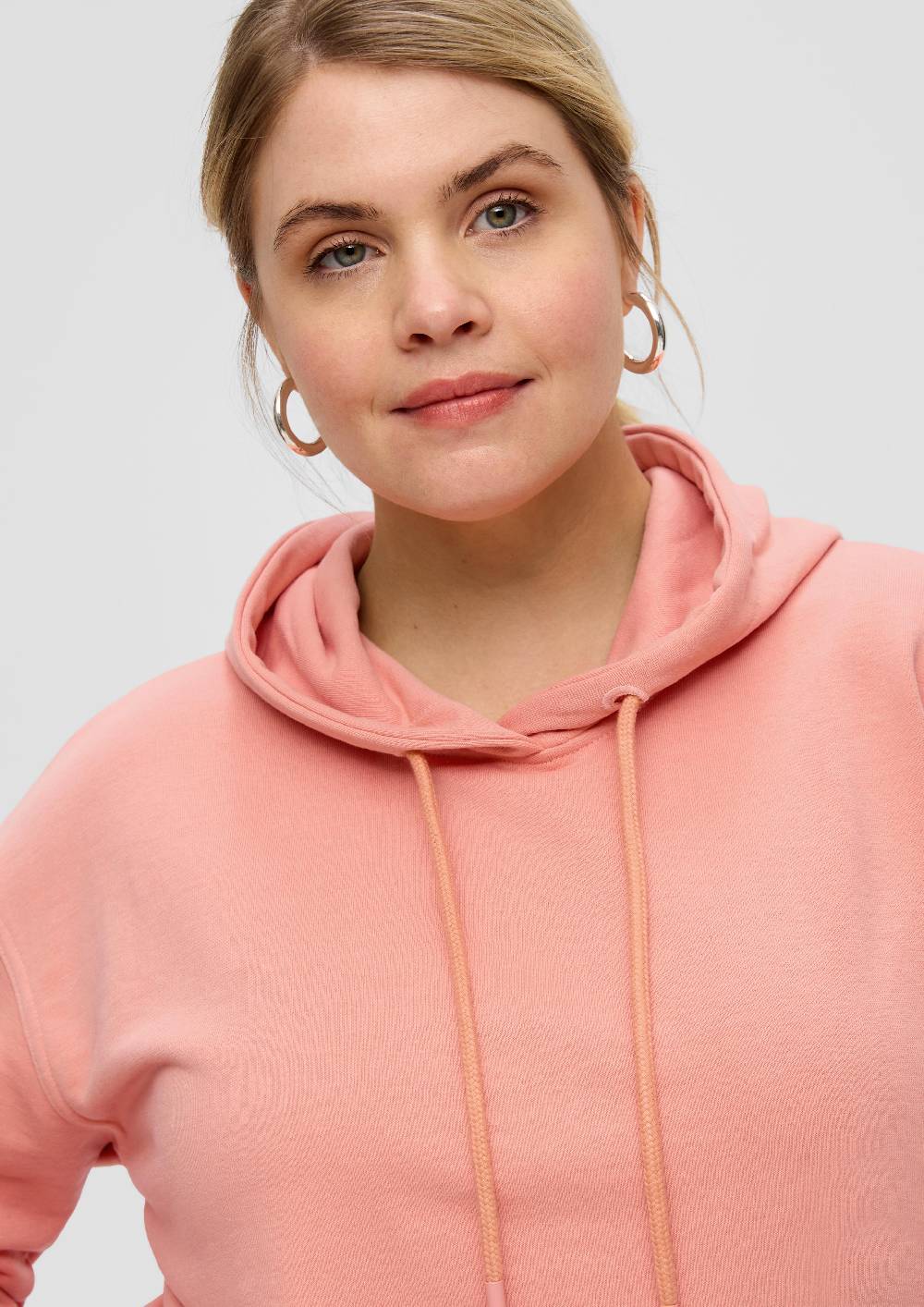 S.Oliver Kapuzensweatshirt mit überschnittener Schulter Nur noch ein Tag übrig