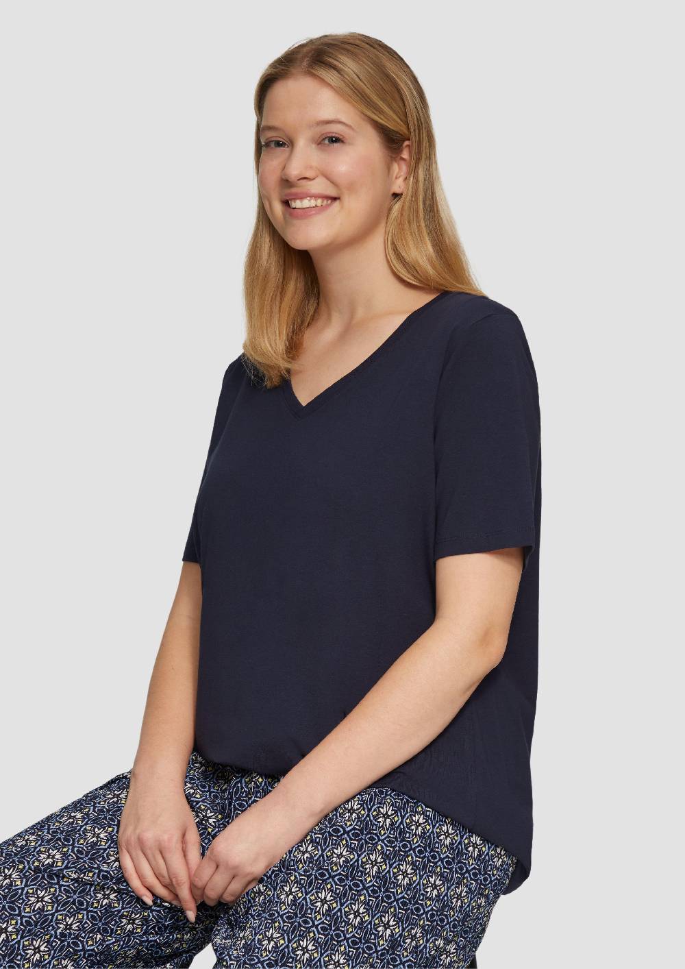 S.Oliver T-Shirt mit V-Ausschnitt 50% Rabatt für begrenzte Zeit
