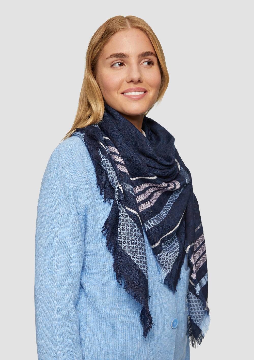 S.Oliver Tuch mit All-over-Print Weihnachtsangebot