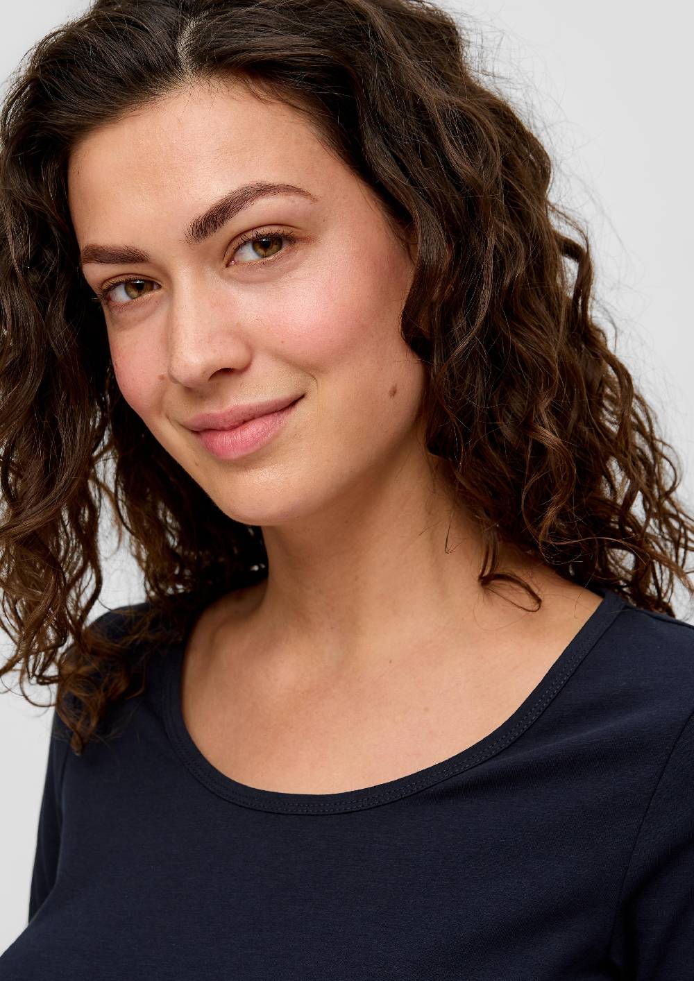 S.Oliver Elastisches Jersey-Shirt mit U-Ausschnitt Lagerräumung